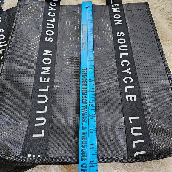 Lululemon Large Black SoulCycle Reflective Reusable Shopping Gym Lunch Bag Lot 2 - Picture 2 of 5
